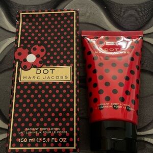 Marc Jacobs Dot body lotion